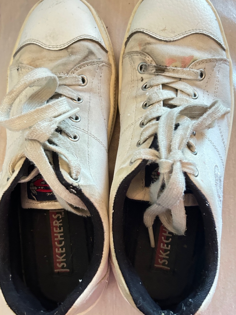 Skechers women sneakers 8.5